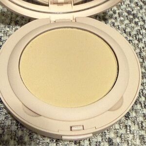 Laura Mercier Ultra-Blur Talc-Free Waterproof Translucent Pressed Setting Powder